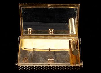 CARTIER MAKE-UP BOX, Nr: 01074. 18K gold, enamel. Baguette- and rose cut diamonds c. 1.00 ct. Weight 271 g.