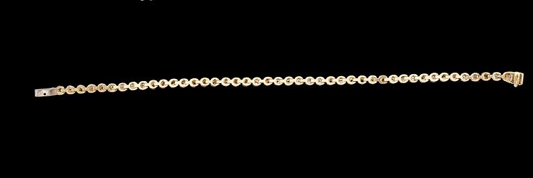 ARMBAND, 18 k guld, briljantslipade diamanter tot ca 3,15 ct.