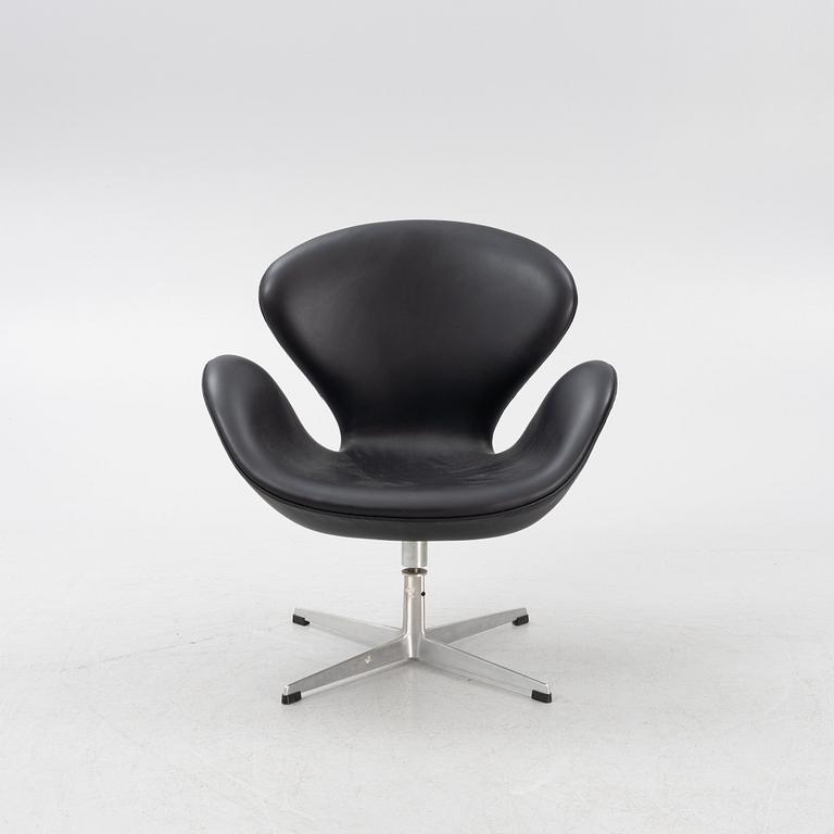 Arne Jacobsen,fåtölj, "Svanen" Fritz Hansen, Danmark, 1960-tal.