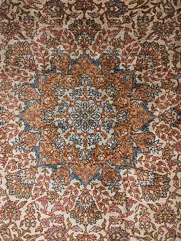 Matto an old silk Turkey, ca 237,5 x 146,5 (as well as 3,5-4 cm flat weave at the ends).