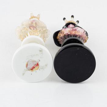 Schackpjäser, 2 st, glas, troligen Murano, Italien.