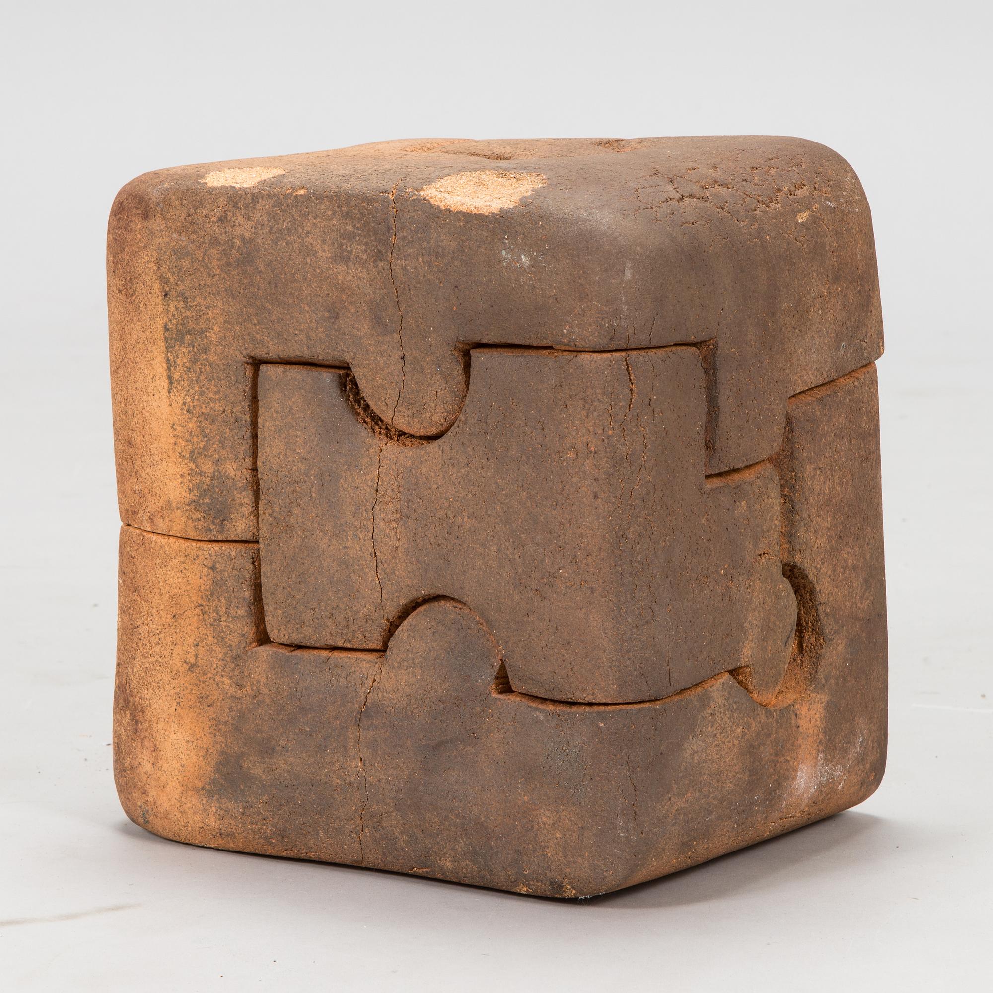 Eduardo Chillida, "Lurra 77".