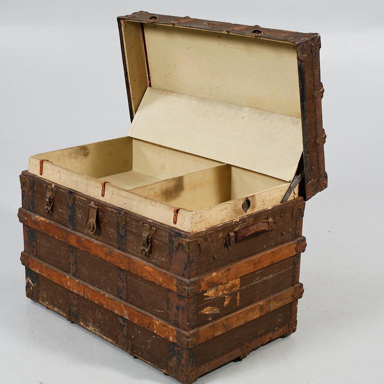 KOFFERT, 1900-talets första hälft.
