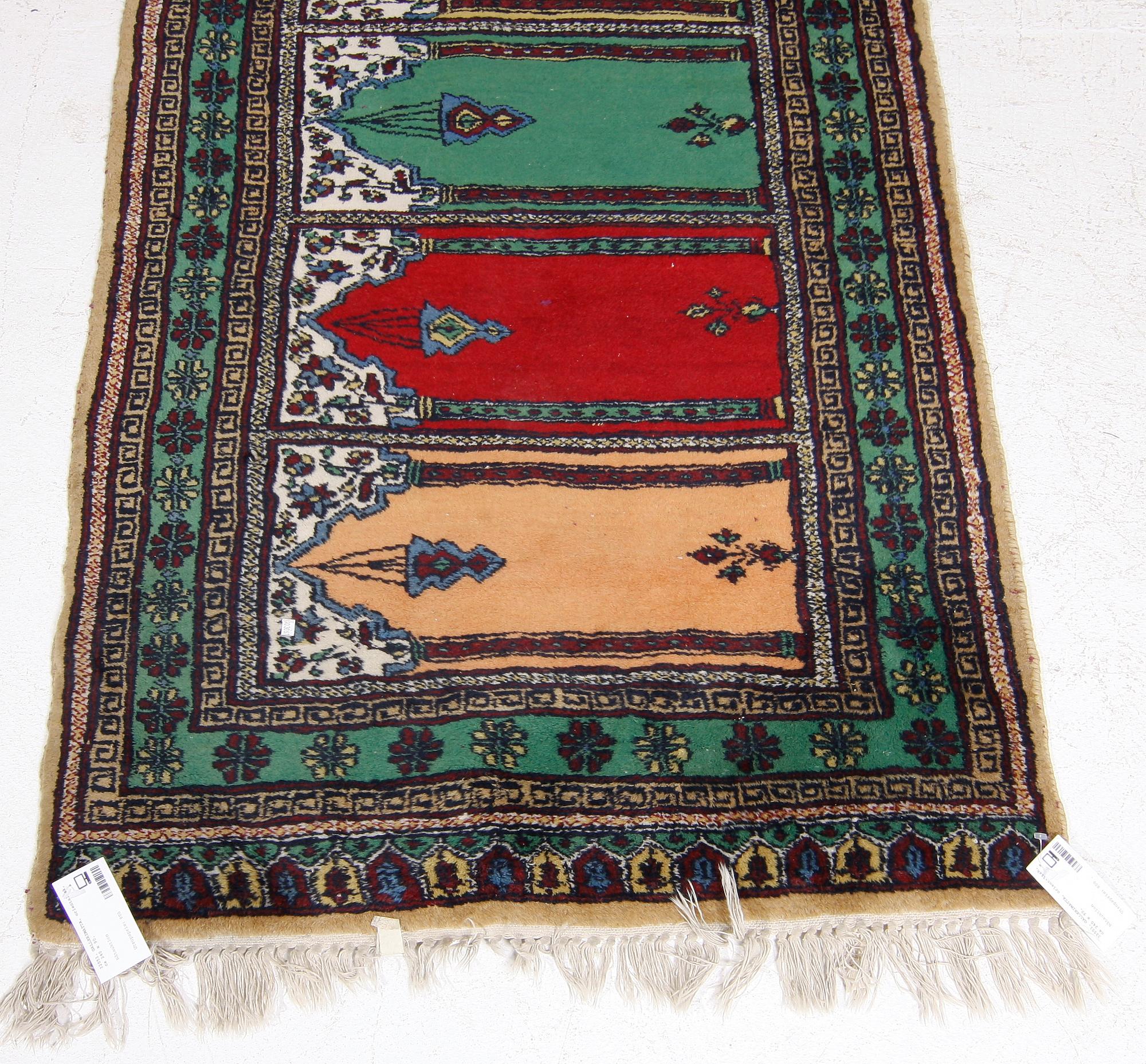 GALLERIMATTA, orientalisk, ca 240 x 90.
