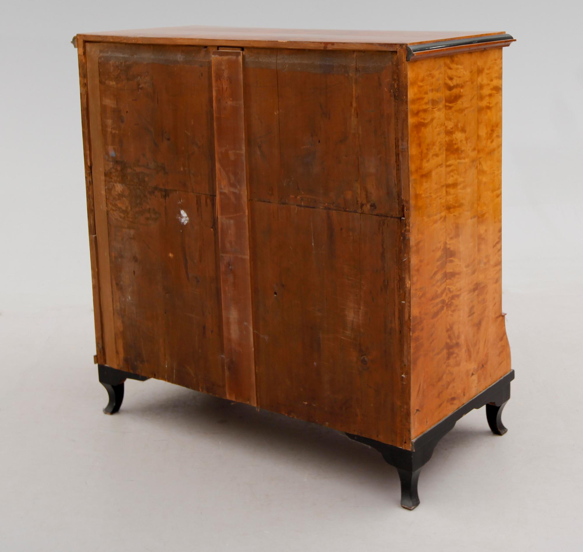 CHIFFONJÉ, 1800-talets mitt.