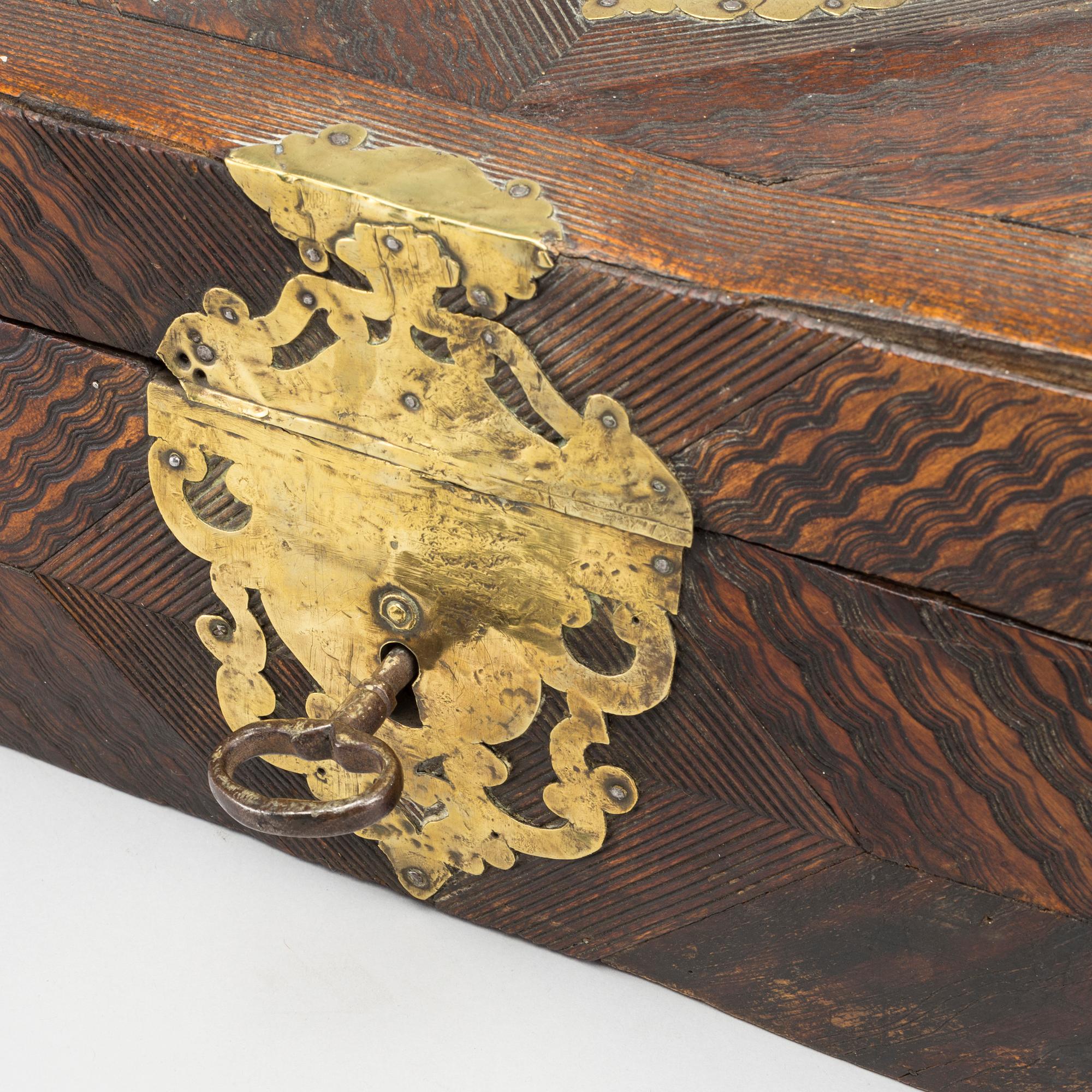 19TH CENTURY EUROPEAN BOX.