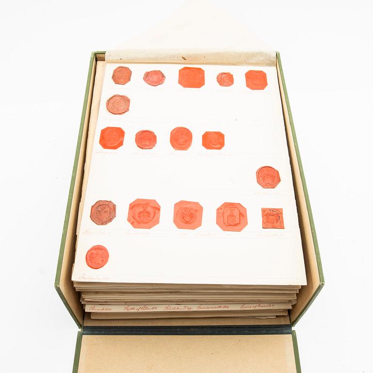 Större samling lacksigill, samt några oblater m m, 1700 - 1800-tal.