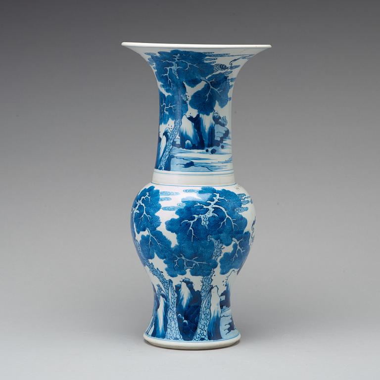 A blue and white vase, Qing dynasty, Kangxi (1662-1722).