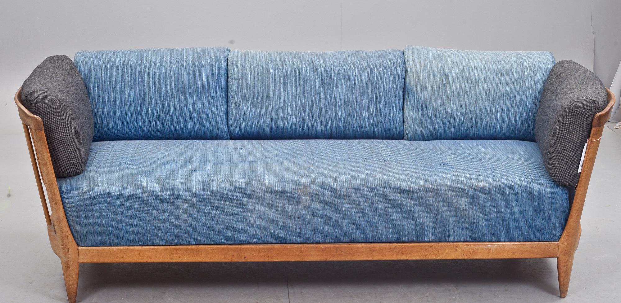 SOFFA, design Carl Malmsten. Brännmärkt. 1900-tal.