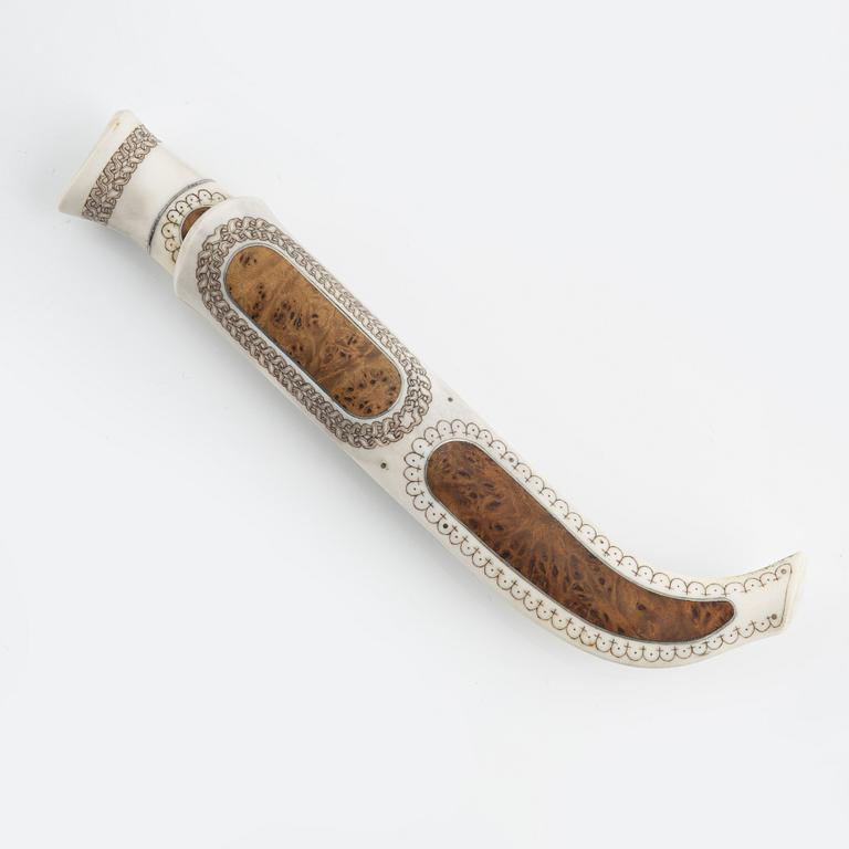 A reindeer horn knife by Bertil Fällman, signed and dated -97.