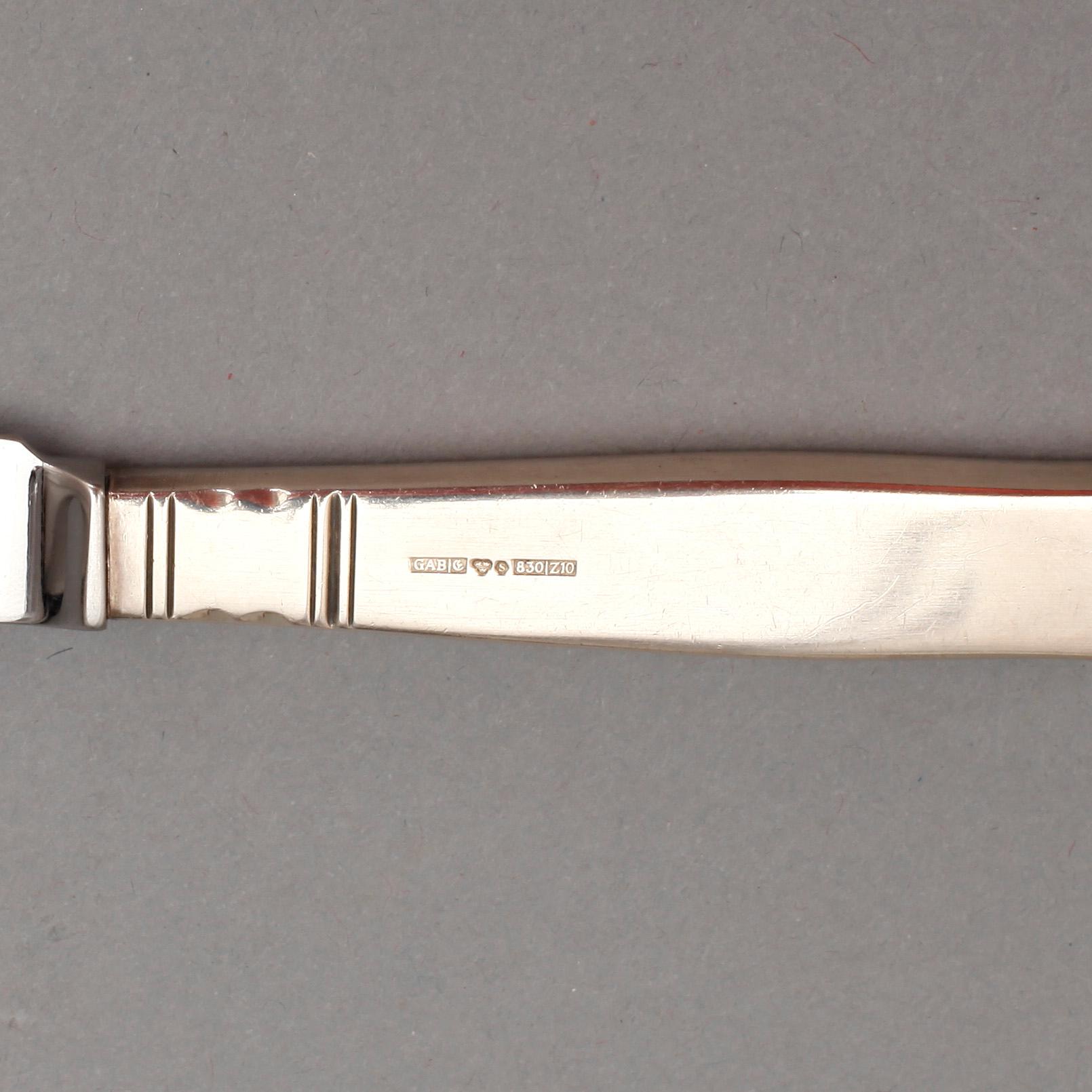 BESTICKSERVISDELAR, mestadels Sverige/England, 1800/1900-tal. Totalvikt ca 735 gram.