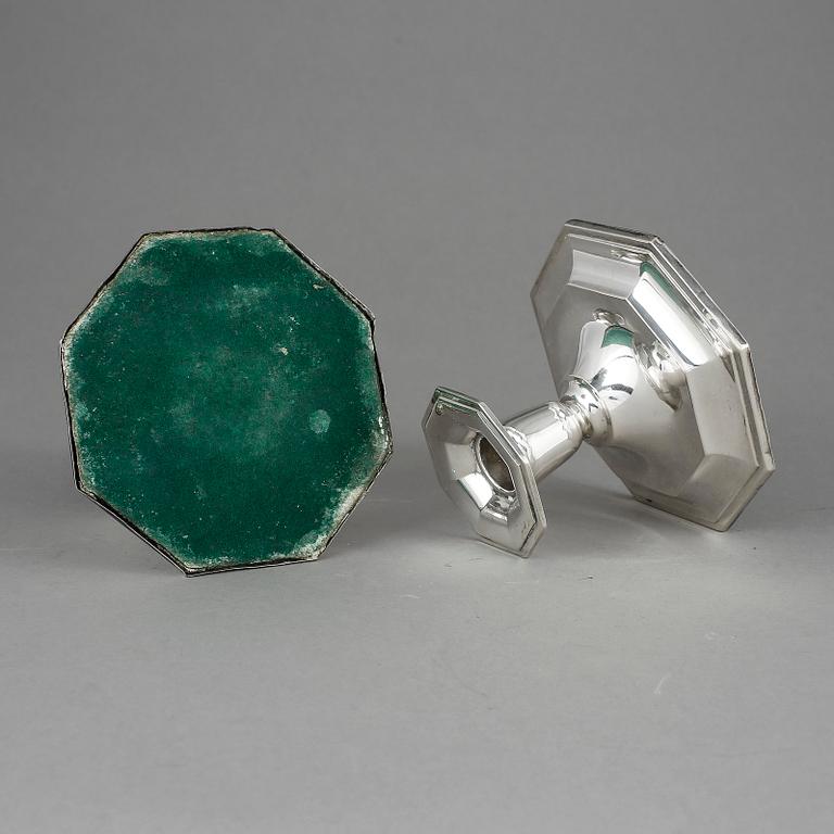 LJUSSTAKAR, ett par, silver, svenska importstämplar, 1900-tal.