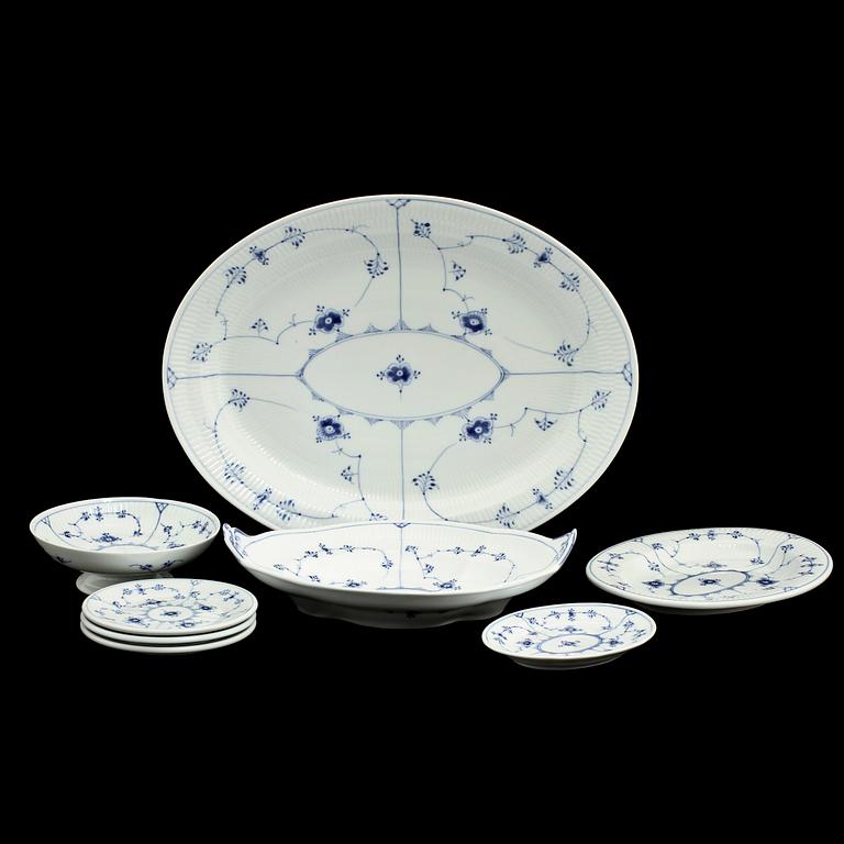 SERVISDELAR, 8 st, porslin, "Musselmalet Riflet", Royal Copenhagen, 1900-tal.