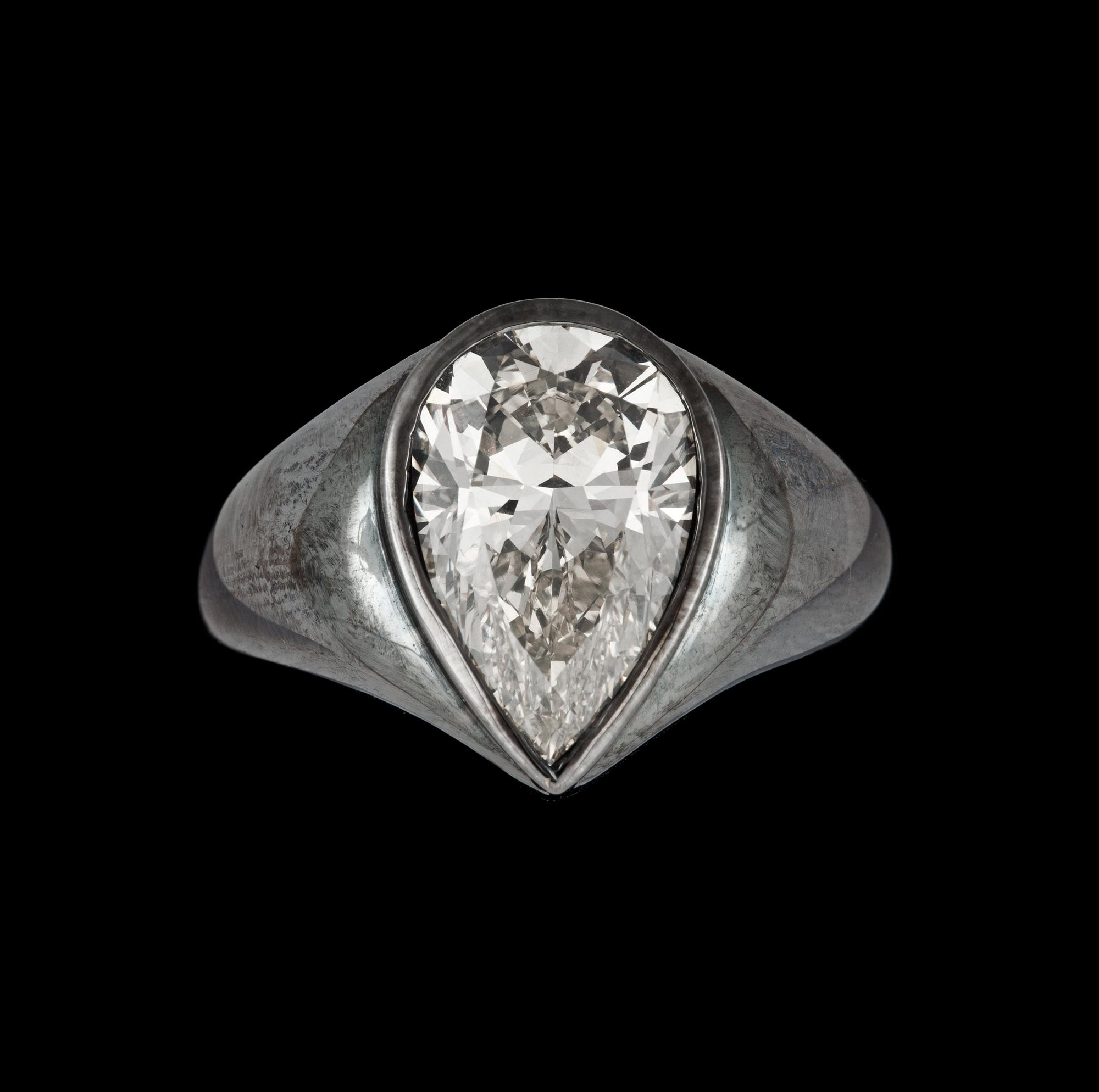A pear shaped diamond, 5.15 cts, ring. Black oxidized gold.