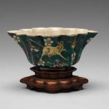 149. A famille verte bisquit cup, Qing dynasty, 17th century.