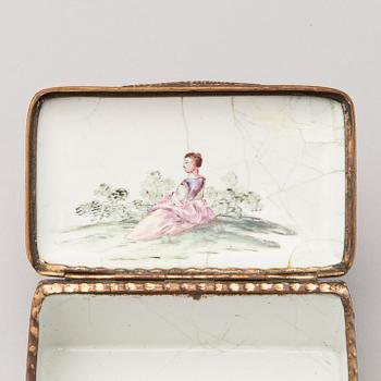 An enamelled snuff box from the 18th Century.