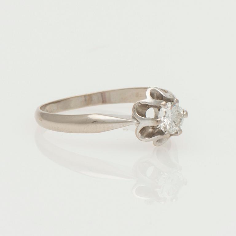 RING, briljantslipad diamant, 18K vitguld. Kultakeskus 1981.