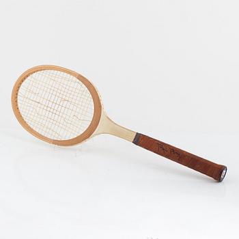 Tennis racket, Fila. Signed by Björn Borg. Specially customized FILA prototype racket in wood, 1977/78.