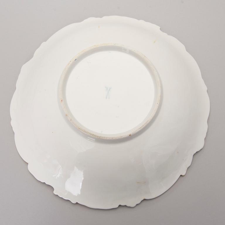 A Meissen porcelain bowl, 1934-1972.