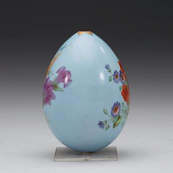 A Russian porcelain egg, 19th Century.