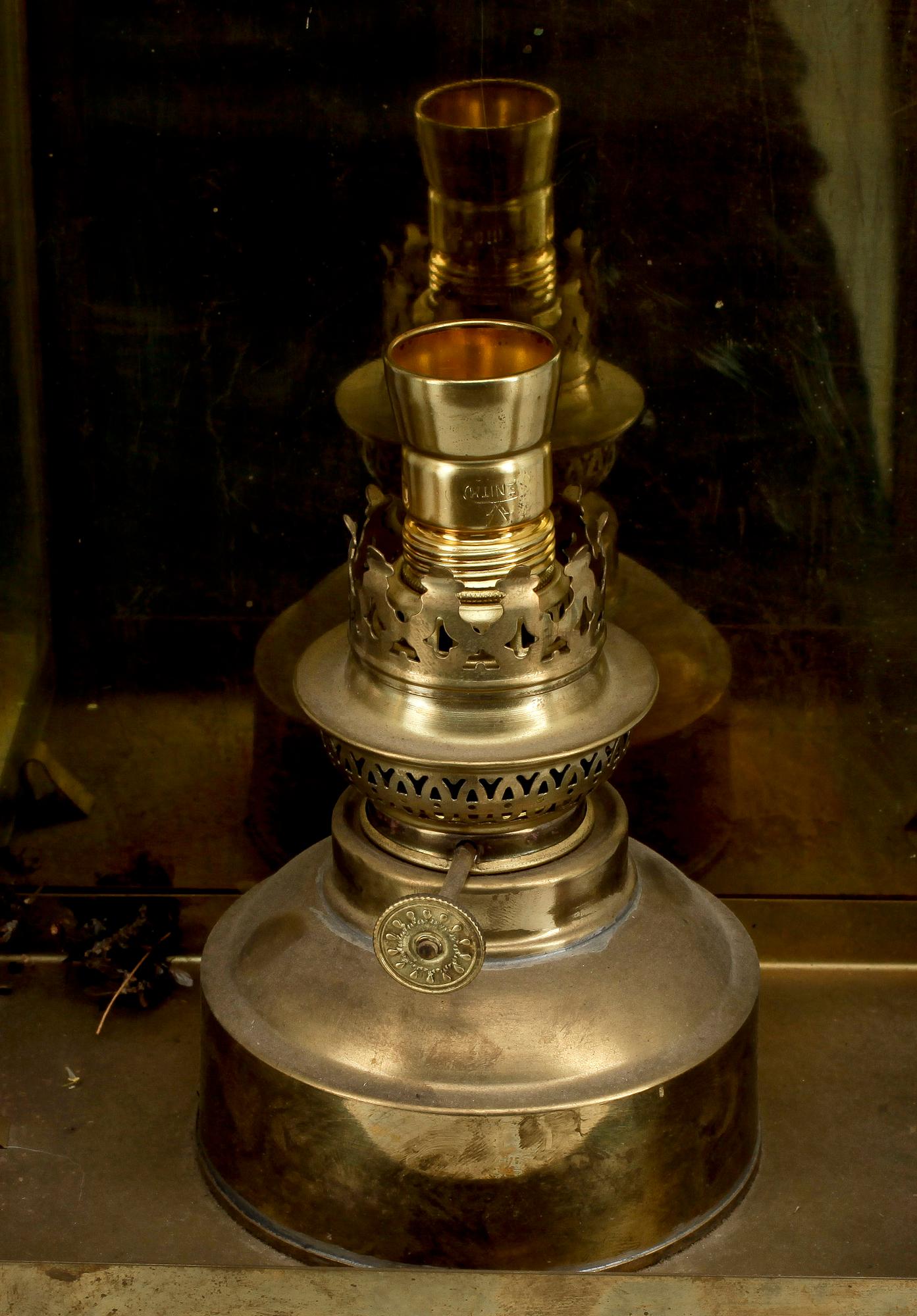 VÄGGLYKTOR, ett par, mässing, 1900-tal.