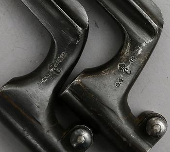 BAJONETTER, 2 par, 1800-/1900-tal.