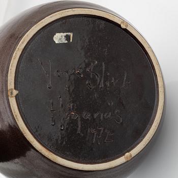 Yngve Blixt, vas, stengods, Höganäs, daterad 1972.