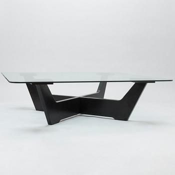 VILJO REVELL, a mid-20th century coffee table.