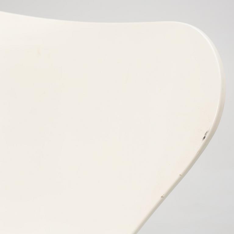 Arne Jacobsen, a set of eight model 'Seven' chairs, Fritz Hansen, Denmark 1990.