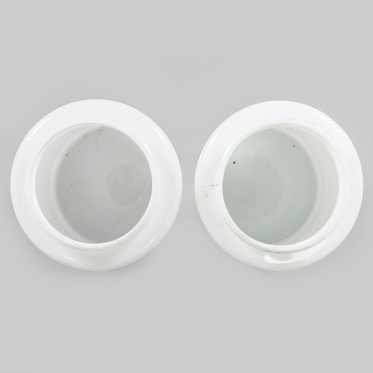 Vägglampor, ett par för utebruk, Sähköliikkeiden OY (SLO) 1960-tal.