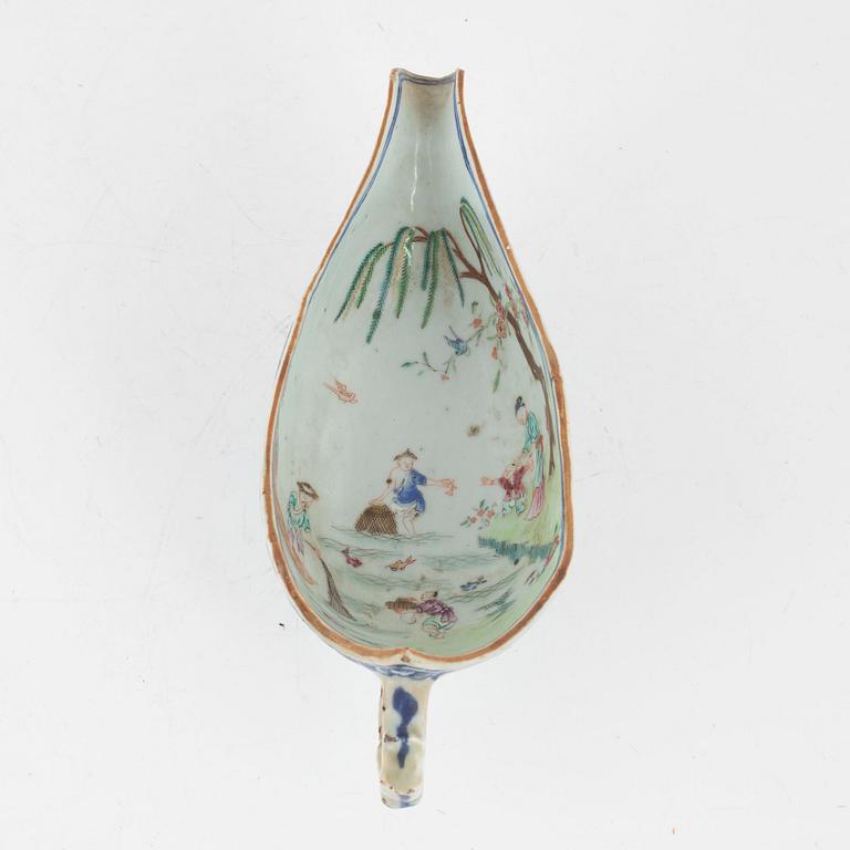 Two Chinese porcelain chargers and a sauceboat, Qing dynasty, Qianlong (1736-95).