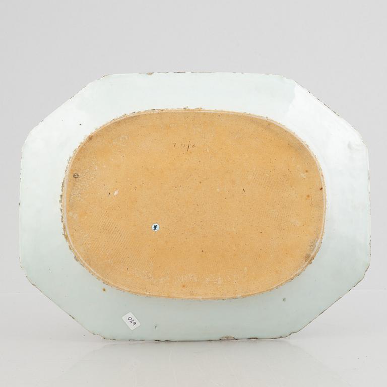 Stekfat, porslin, Qingdynastin, Qianlong (1736-95).