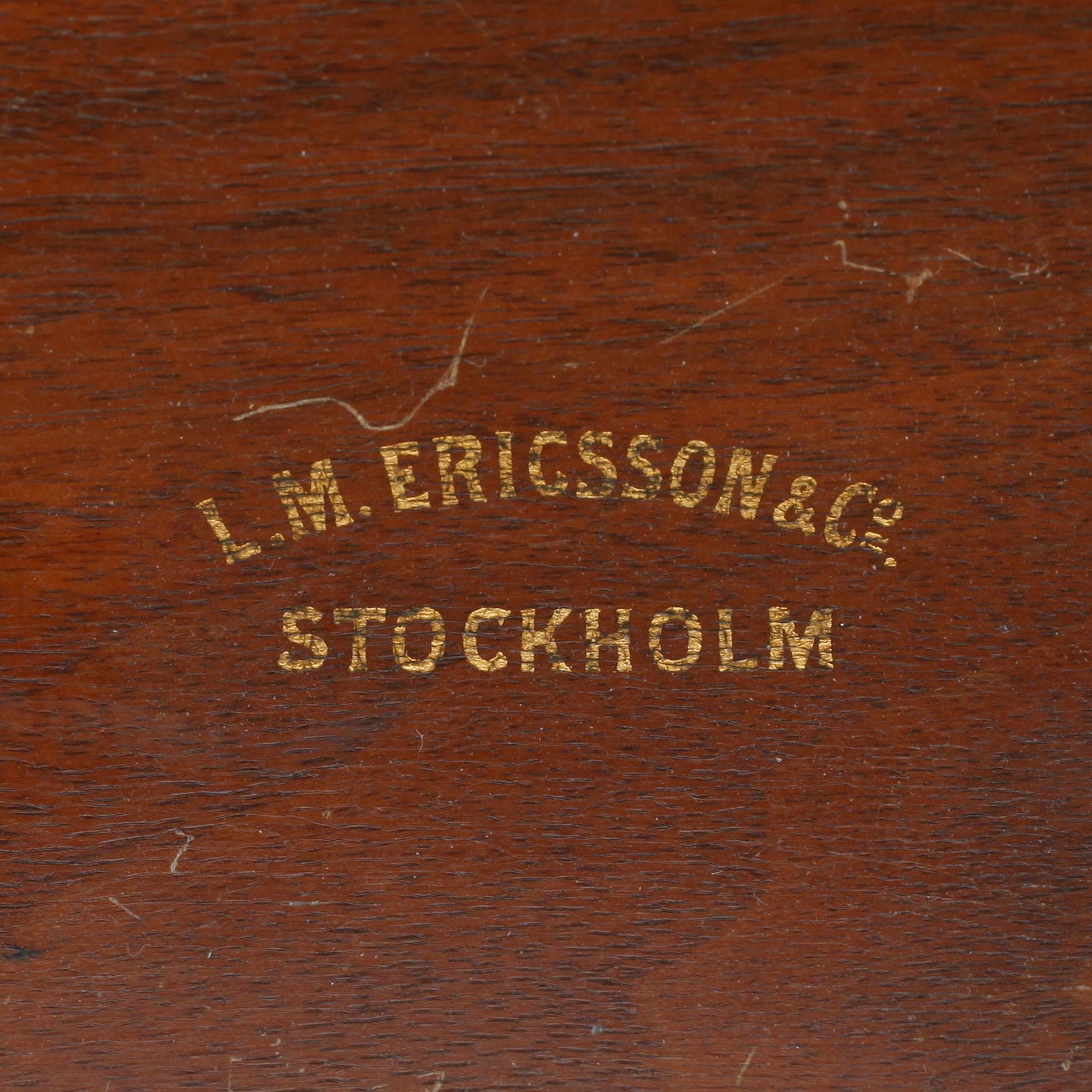 VÄGGTELEFON, med tillbehör, tidigt 1900-tal.