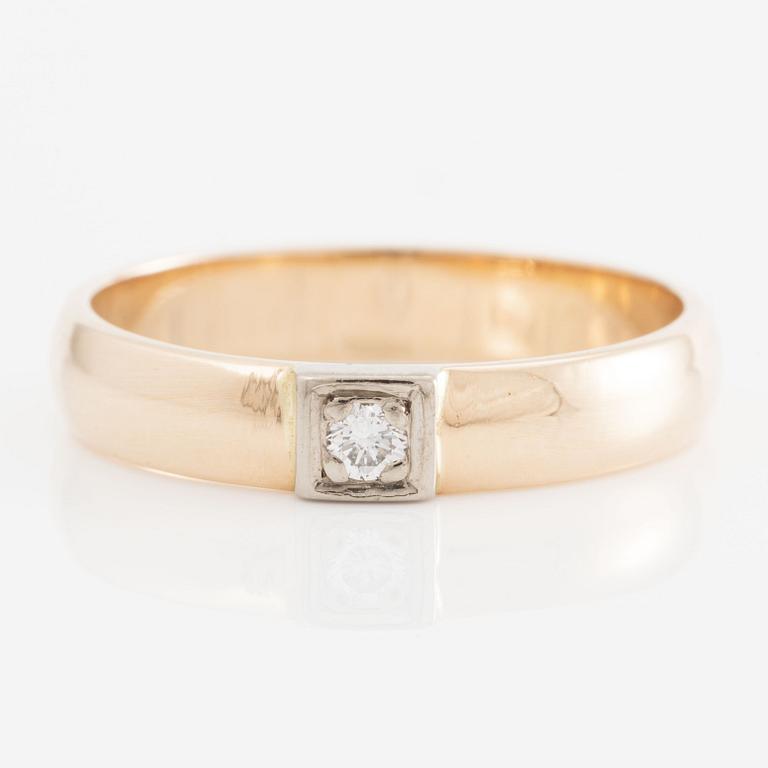 Ring 14K gold with brilliant-cut diamond.