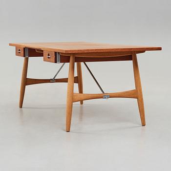 Hans J. Wegner, skrivbord, teak och ek med stålstag, "JH 571", Johannes Hansen, Danmark 1950-60-tal.