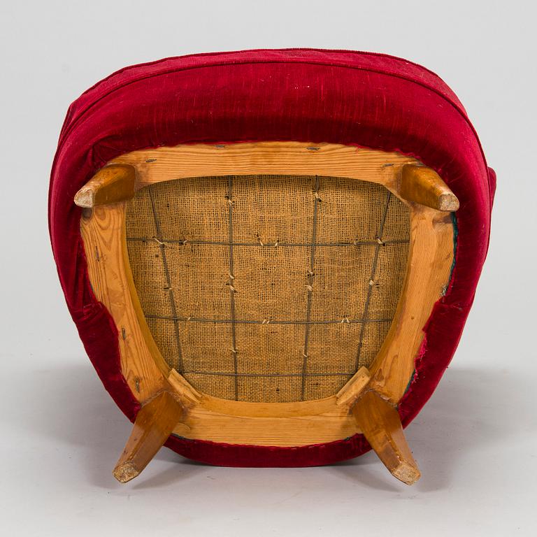 A mid-20th century armchair.