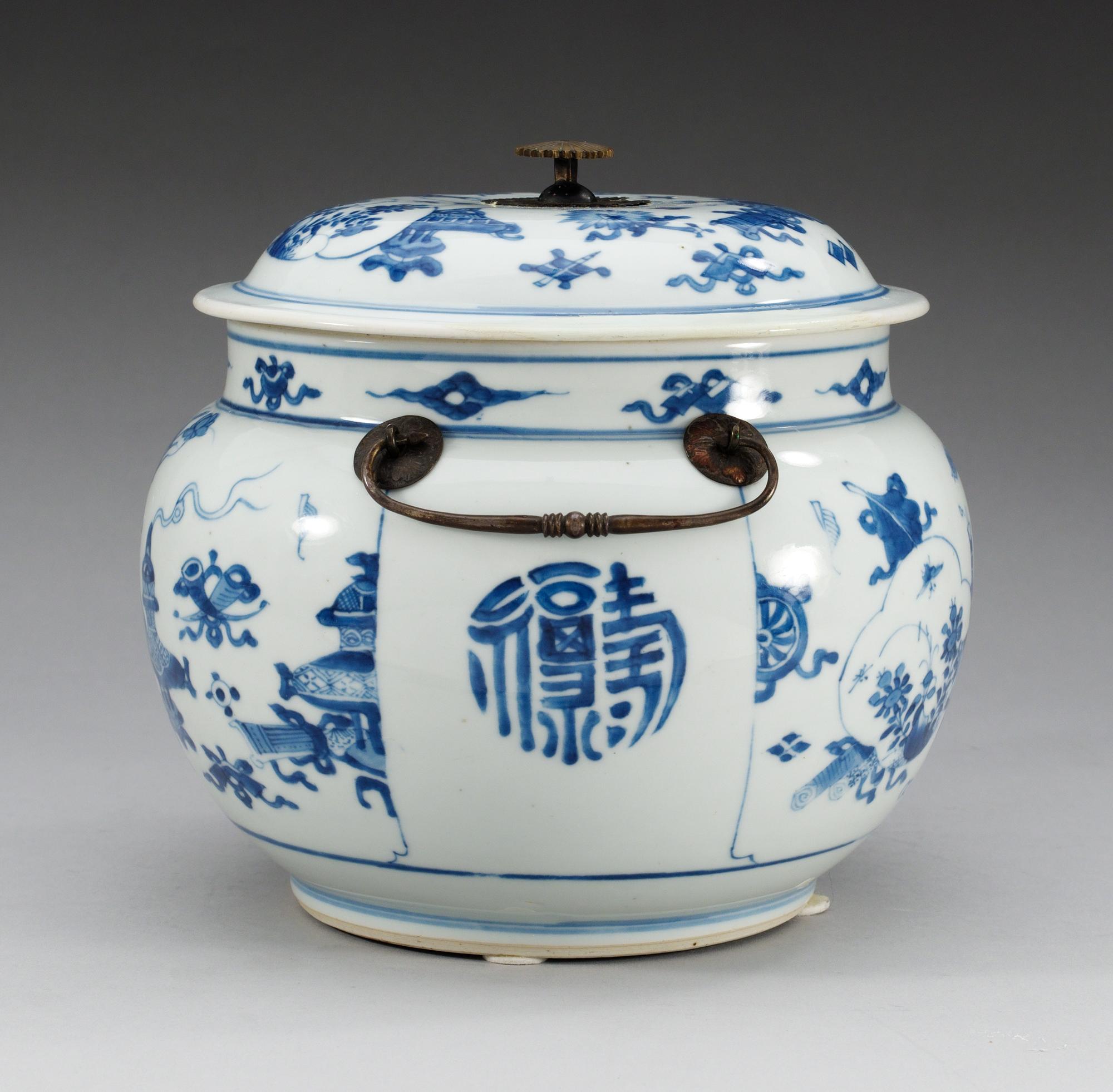 A blue and white jar with cover, Qing dynasty, Kangxi (1662-1722).