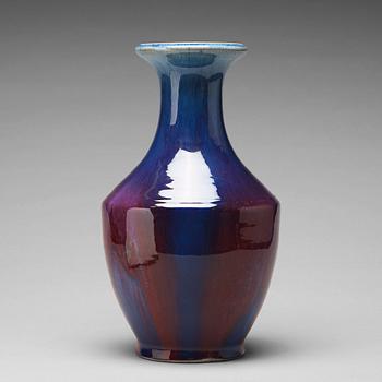 783. A flambè glazed vase, Qing dynasty, 19th Century.