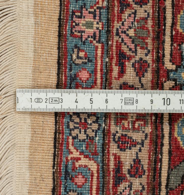 A carpet, oriental, ca 197 x 124 cm.