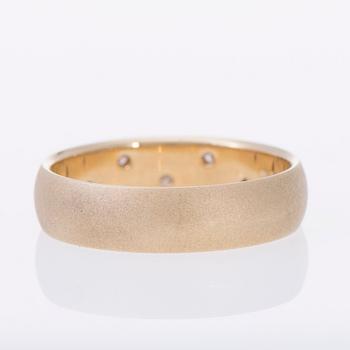 RING, 18K guld, briljantslipade diamanter. Vikt ca 5,2 g.