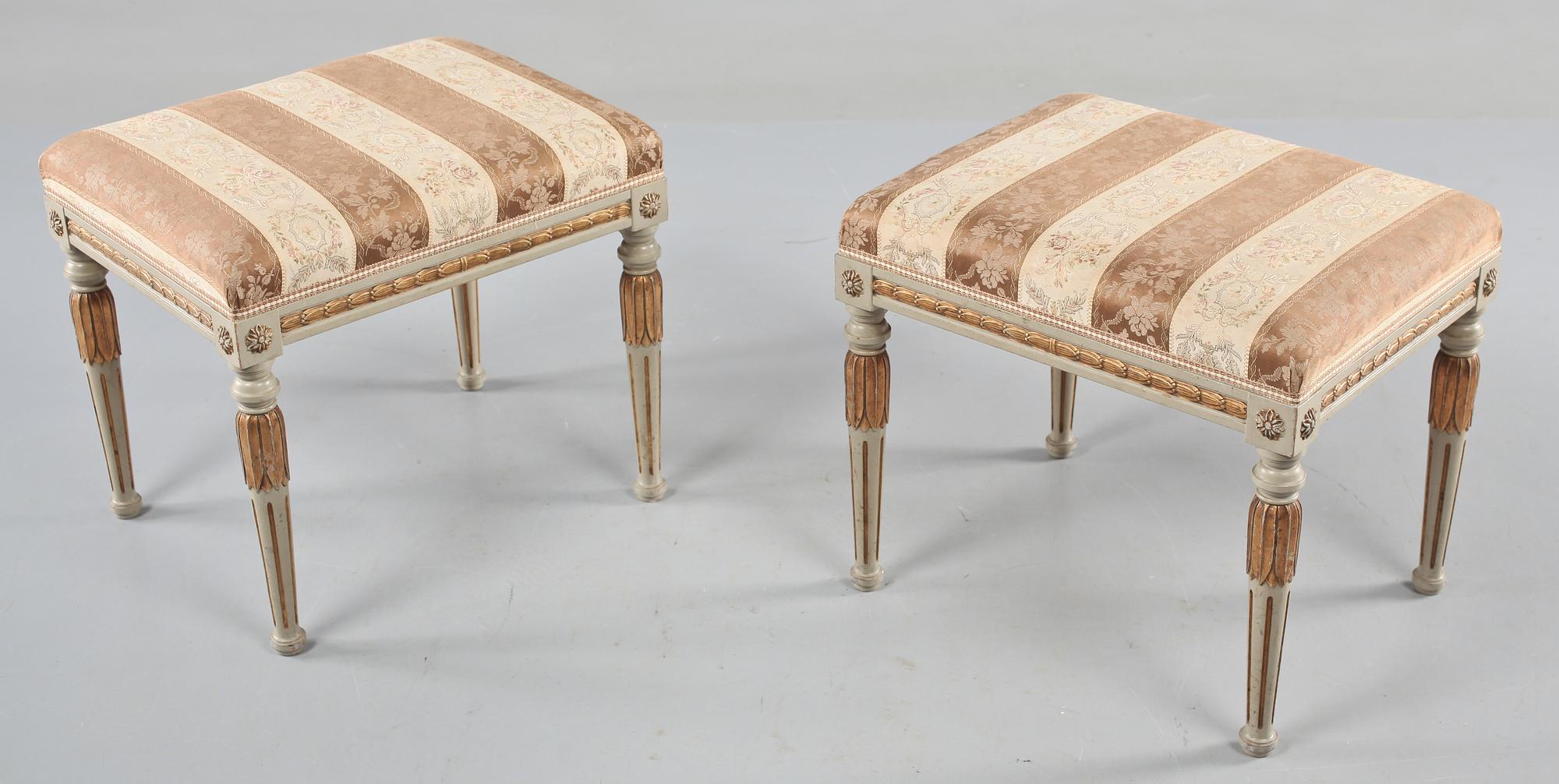 TABURETTER, ett par, sengustaviansk stil, 1900-talets andra hälft.