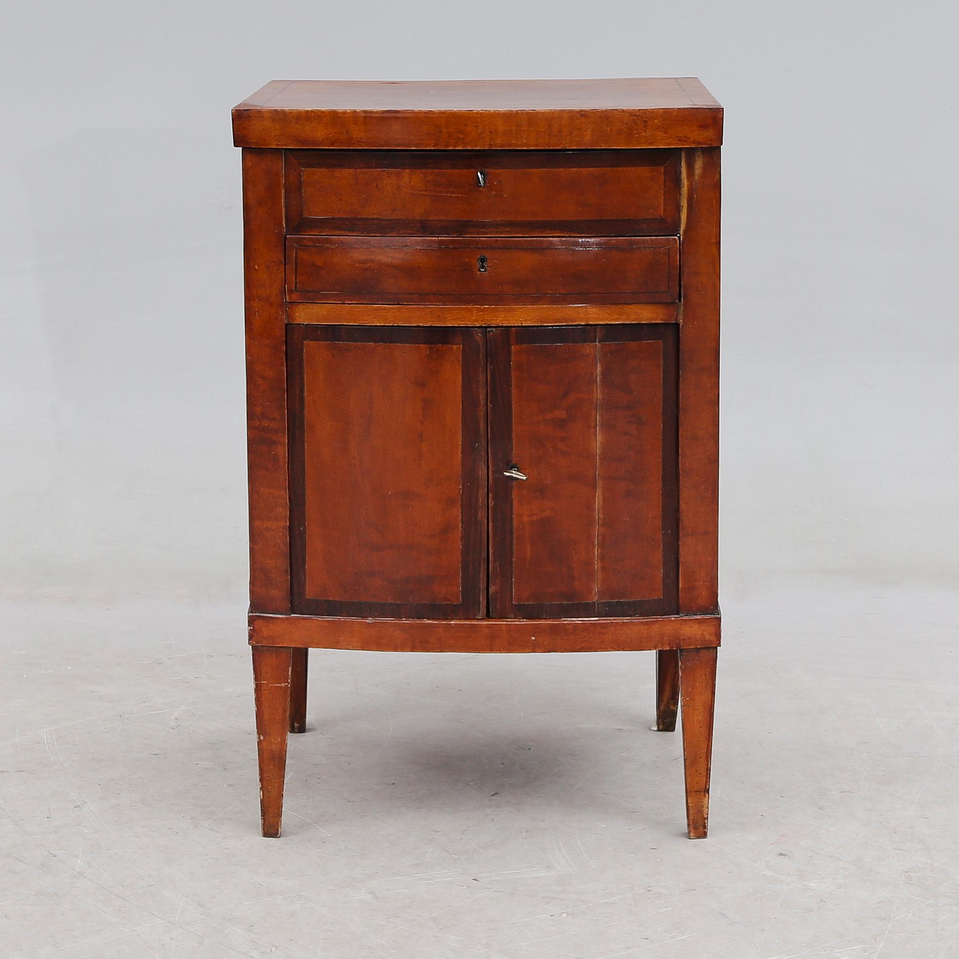 POTTSKÅP, 1800-talets första hälft.