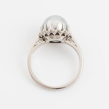 Ring with cultured Tahitian pearl.