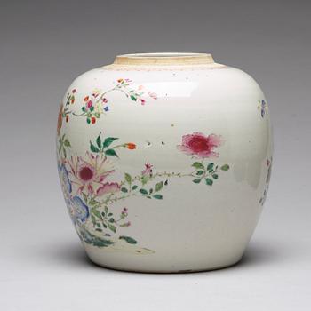 A famille rose jar, Qing dynasty, Qianlong (1736-95).