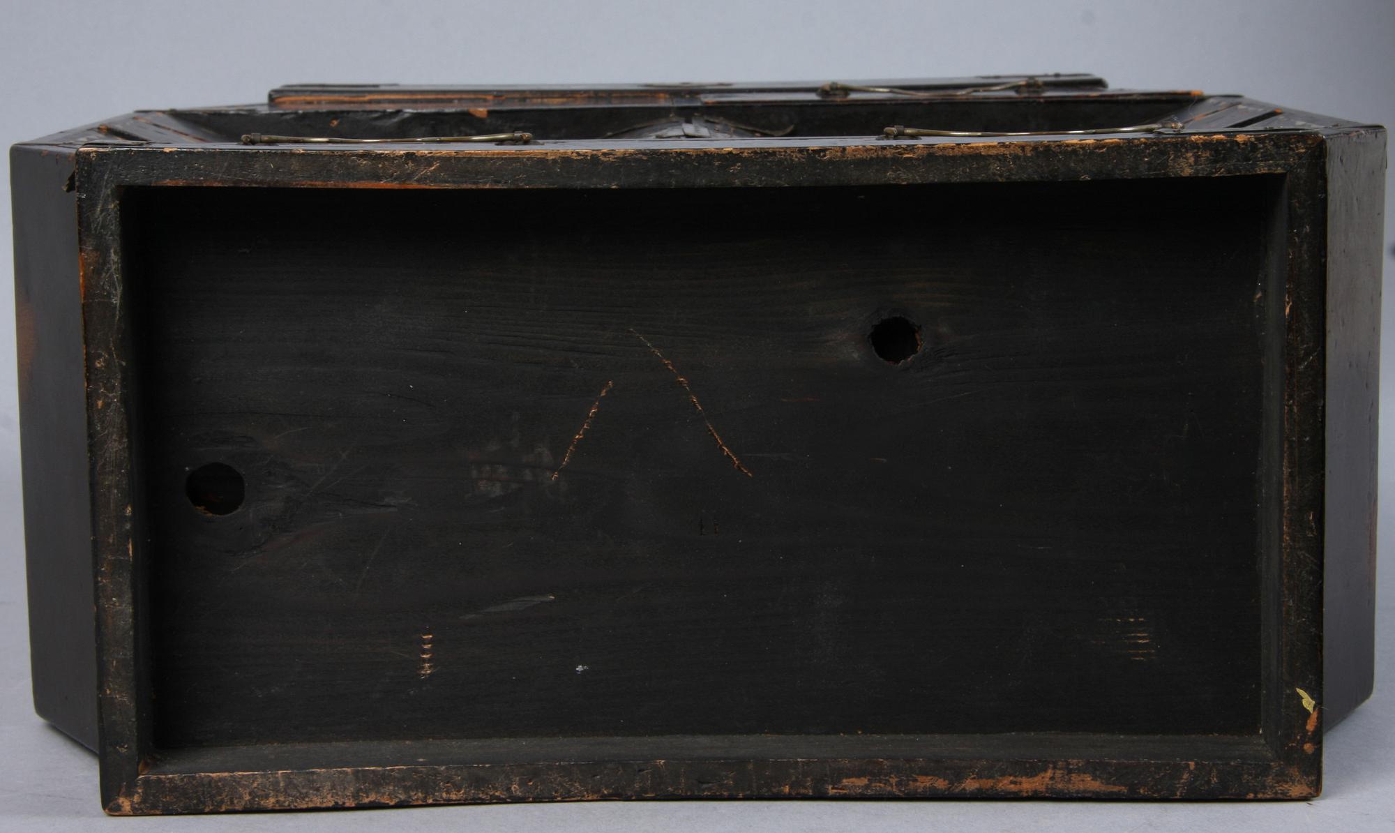 LACKSKÅP, Japan, 1900-talets första del.