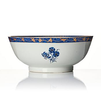 A Chinese Export punch bowl, Qing dynasty, Jiaqing (1796-1820).