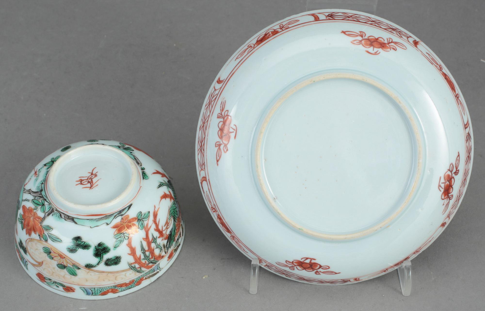 TALLRIKAR, 3 st, och KOPP med FAT, porslin, Kina, 1700-tal.