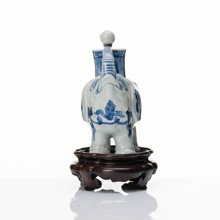 A Chinese blue and white figure of an elephant/censer, Qing dynasty.