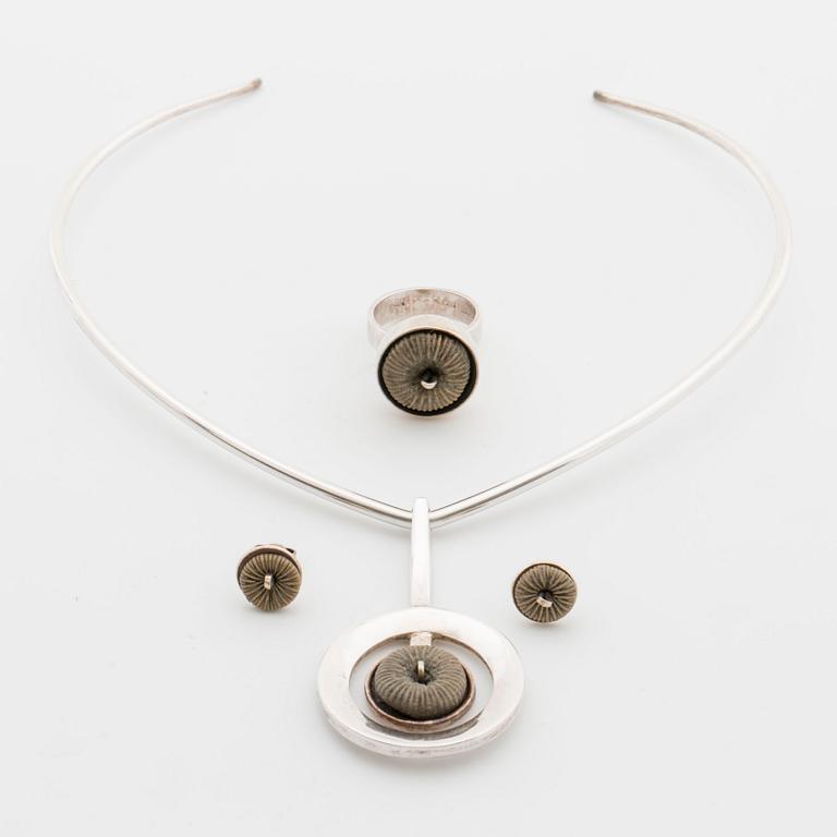 Collier with pendant, earrings and ring, "Fossil", silver with fossil. Ibe Dahlquist.