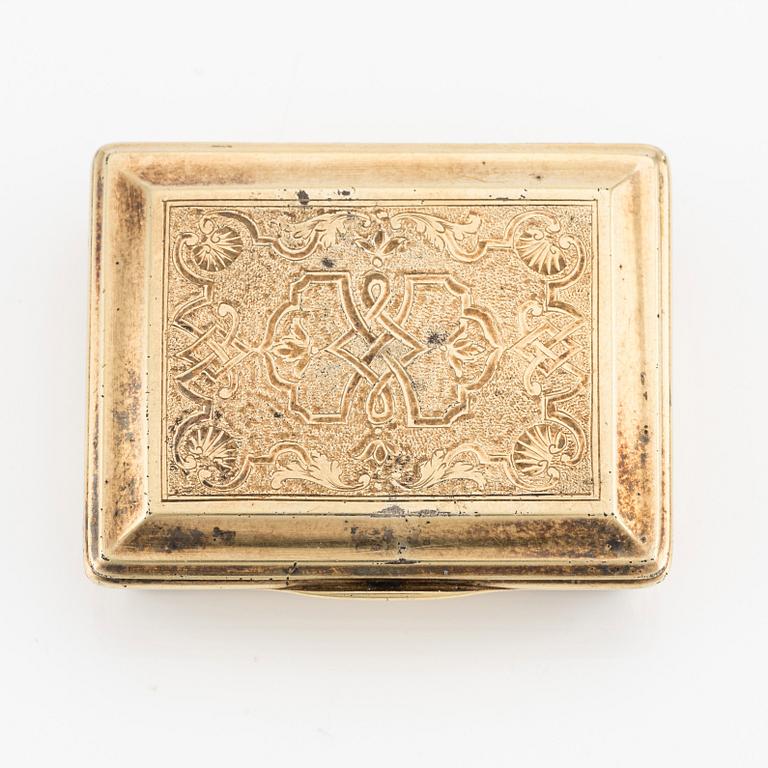 A Swedish Régance 18th century gilded silver snuffbox with spoon, mark of Conrad Gadd, Kristianstad 1725-1750 (1752).